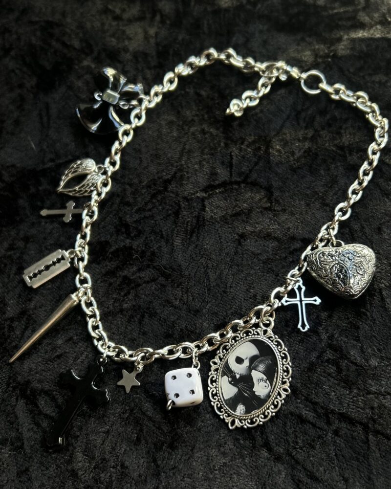 Gothic clutter chain
